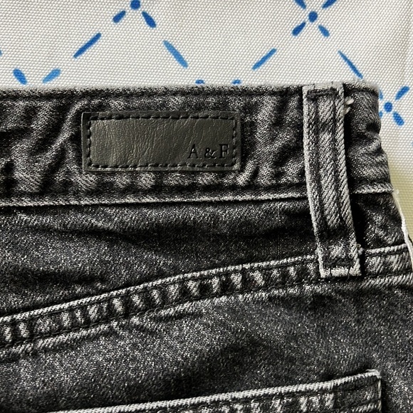 🏷️ 2/$20 Abercrombie & Fitch Black Denim Shorts with Side Stripe - Picture 3 of 6